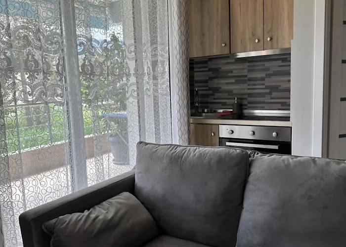 Alf & Lofts לפטוקריה