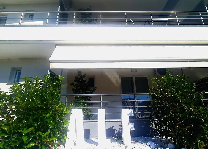 Alf & Lofts לפטוקריה